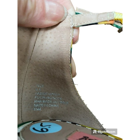 Betsey Johnson Lemon Printed Block Heals Sz.6.5 - Picture 5 of 8